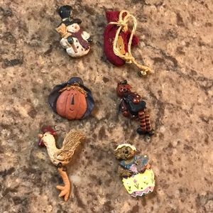 Seasonal pins - LOT of 6